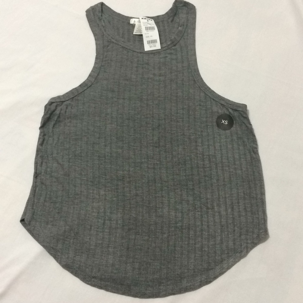 Bundle of 5 Tank Tops - Picture 5 of 6
